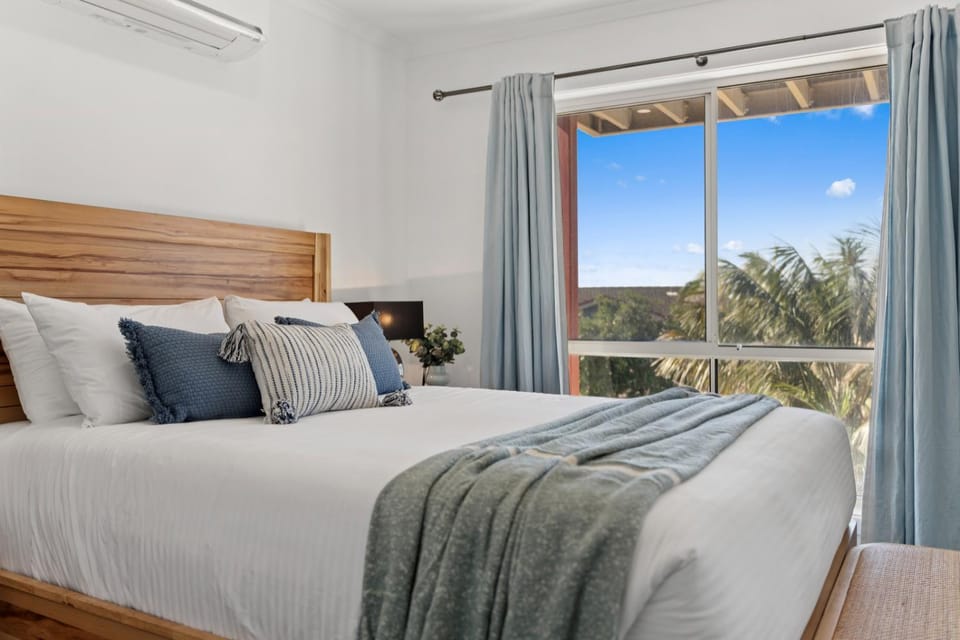 Ocean Edge - Resort Pool, Tennis, Bbq, Beach House in Sapphire Beach