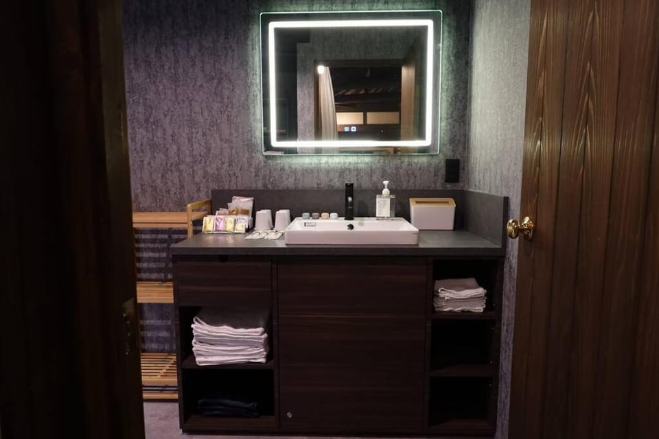 Bathroom, towels