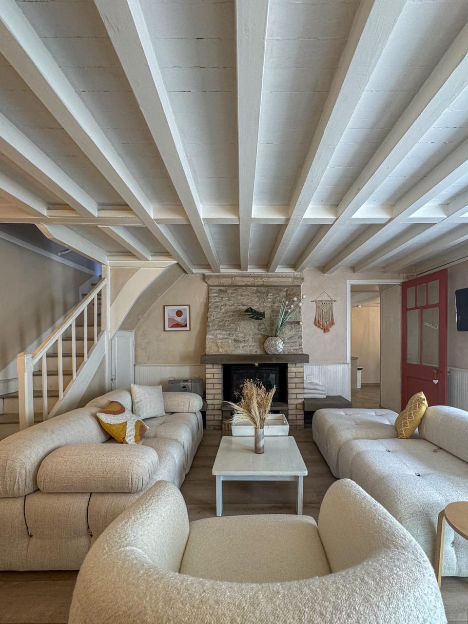 Living room, Seating area