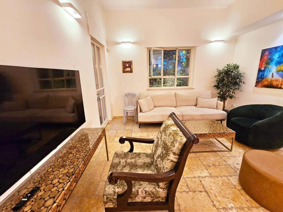 Rehavia Garden - in the center of Rehavi Apartment in Jerusalem