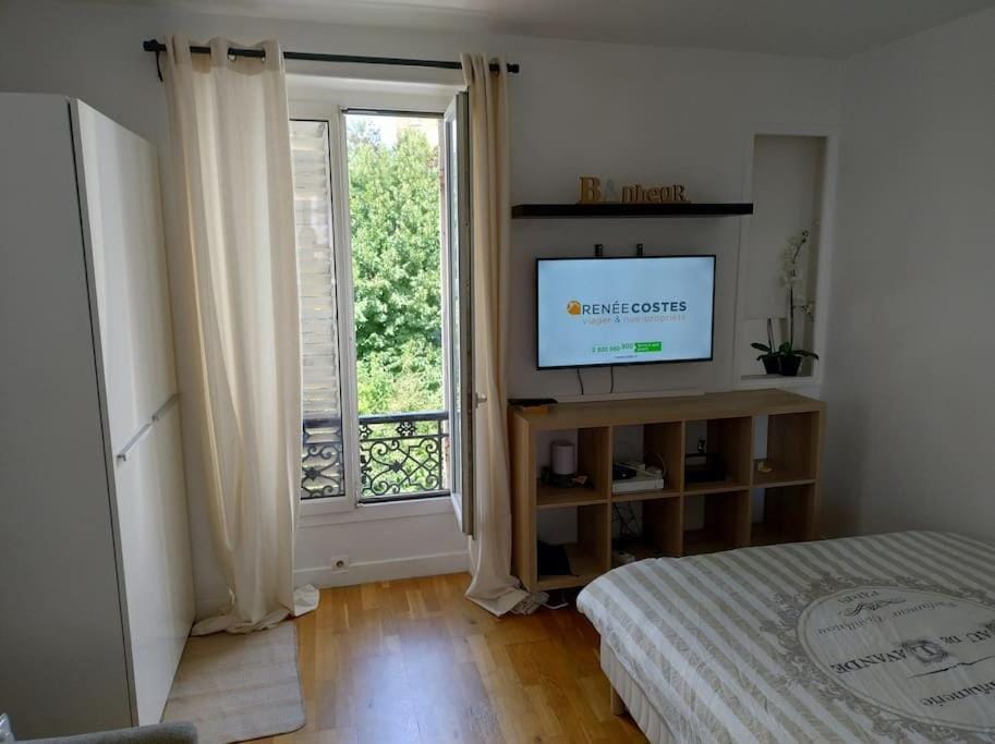 Beau studio dans une rue calme Apartment in Paris