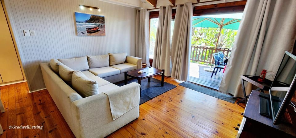 Patio, Day, TV and multimedia, View (from property/room), Balcony/Terrace, Living room, Seating area