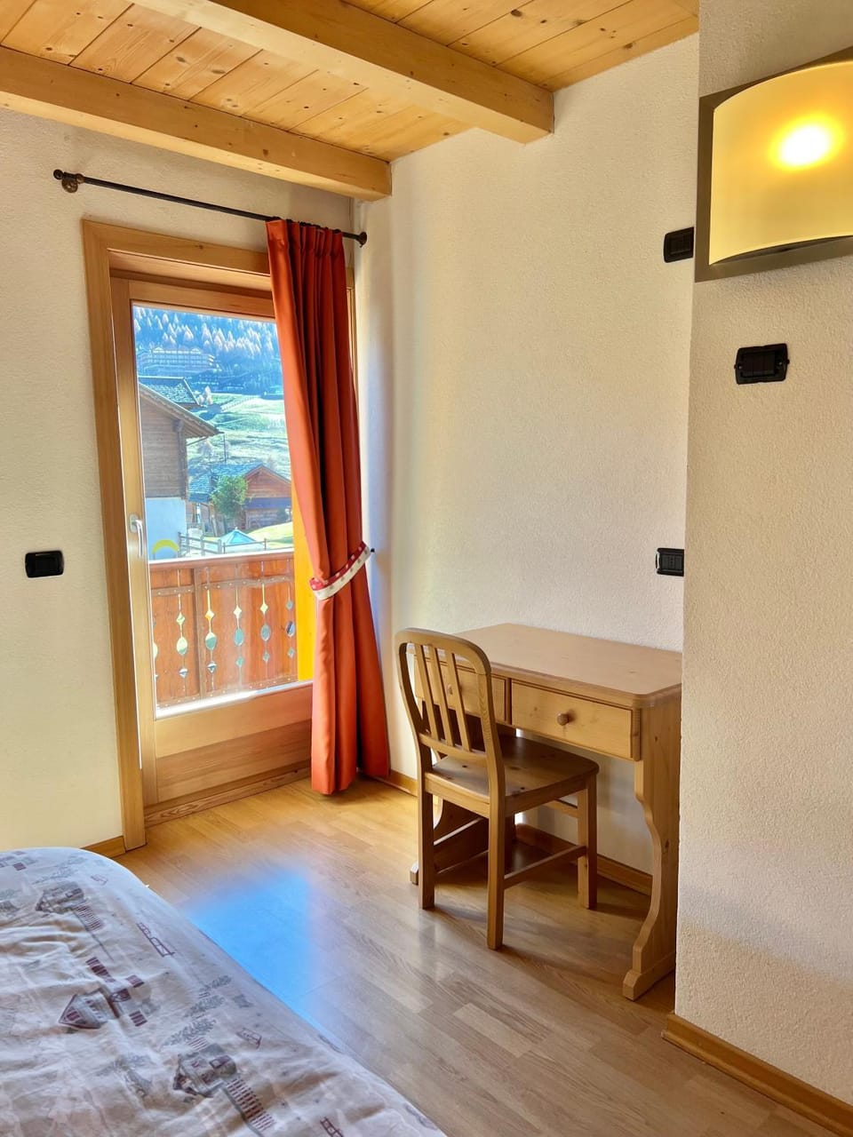Bed, View (from property/room), Balcony/Terrace, Photo of the whole room, Seating area, Bedroom