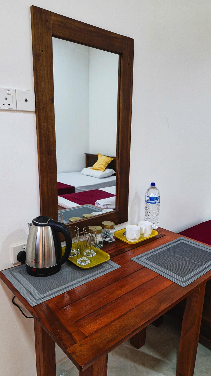Coffee/tea facilities, Food and drinks