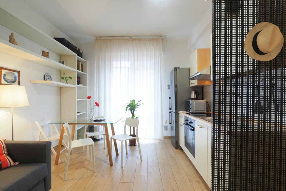 Kitchen or kitchenette, Living room, Dining area, oven, stove