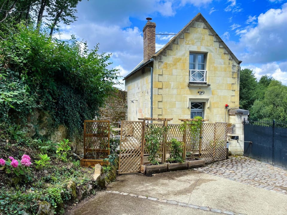 Pavillon d'entrée du Château House in Gennes-Val-de-Loire