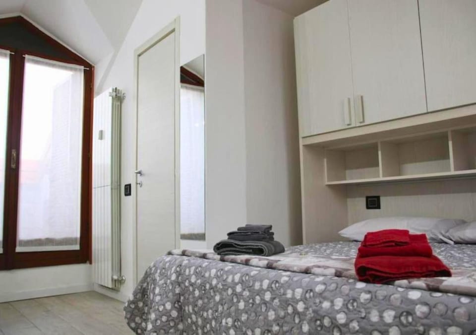 Bed, Living room