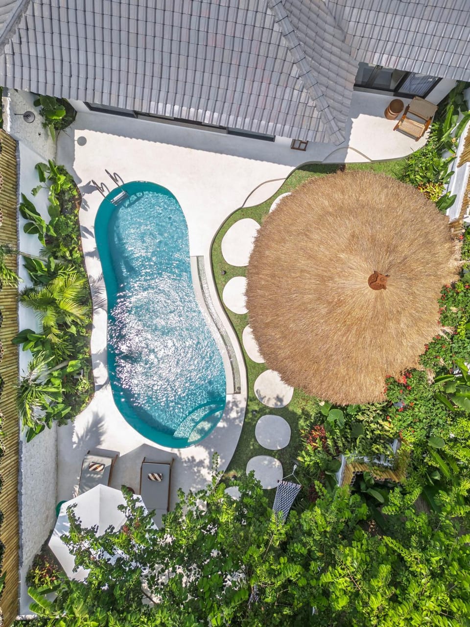 Property building, Day, Swimming pool, Swimming pool