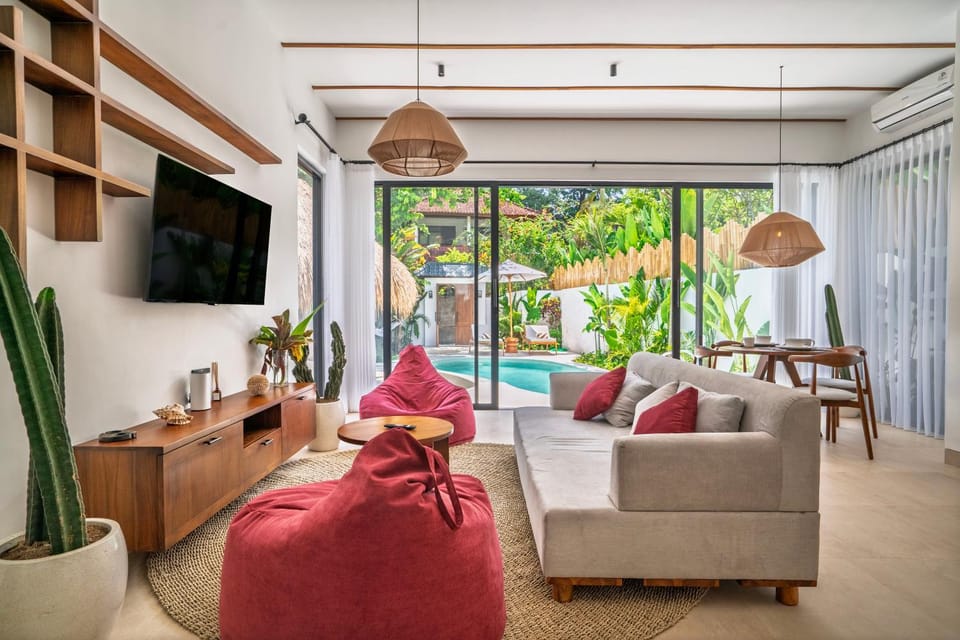TV and multimedia, Living room, Garden view, Pool view