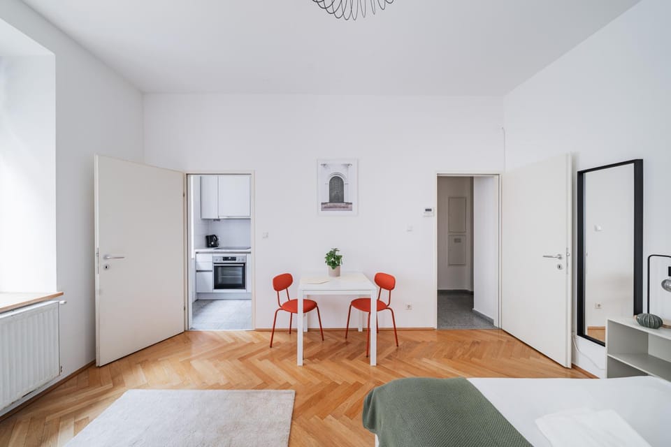 Bed, Dining area