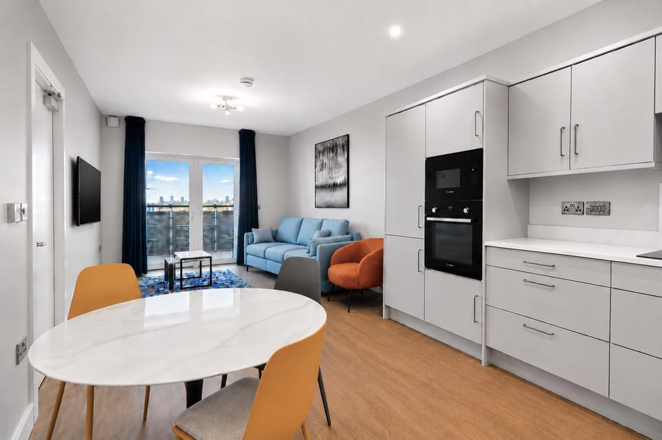 Living room, oven