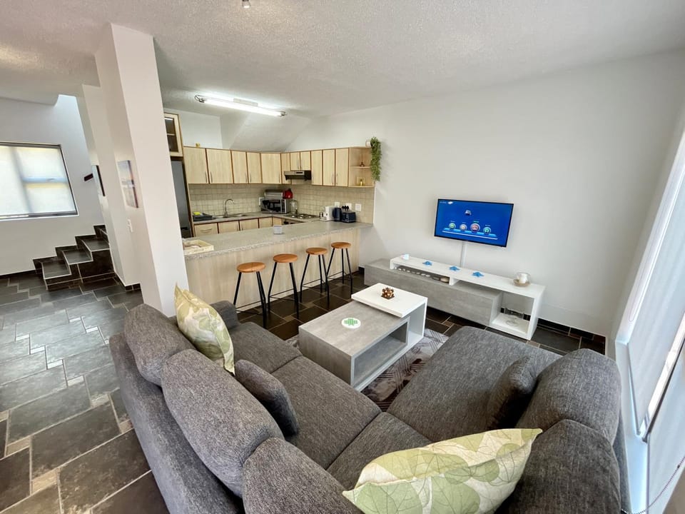 TV and multimedia, Kitchen or kitchenette, Living room, Seating area