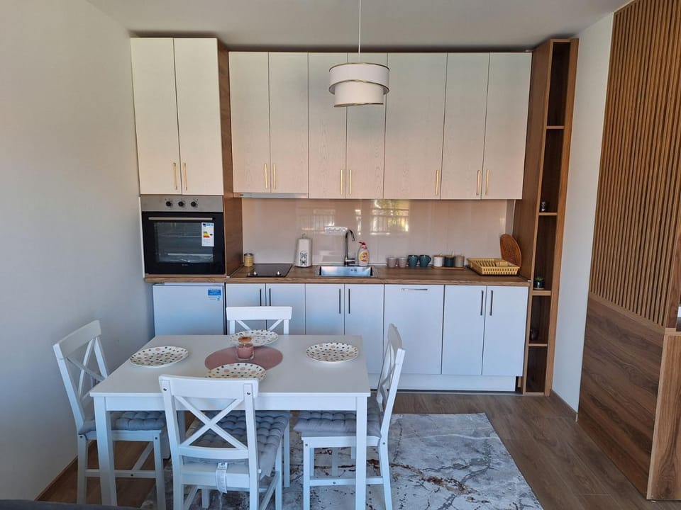 Apartman Šara Vrnjačka Banja - 5 minuta do promenade, parking, terasa Apartment in Serbia
