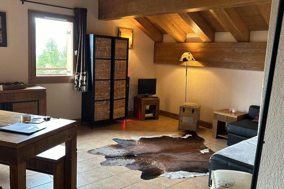 TV and multimedia, Living room, Dining area