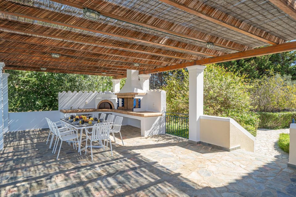 Patio, Day, Garden, View (from property/room), Balcony/Terrace, Living room, Seating area, Dining area, Garden view