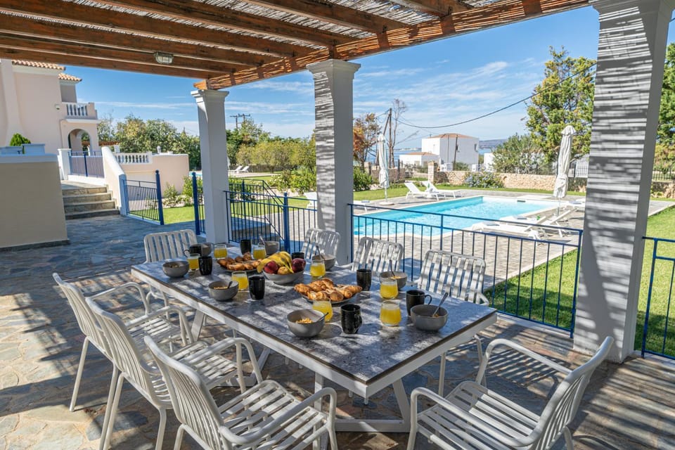 Patio, Day, View (from property/room), Balcony/Terrace, Food and drinks, Dining area, Food, Pool view, Swimming pool, Drinks, sunbed