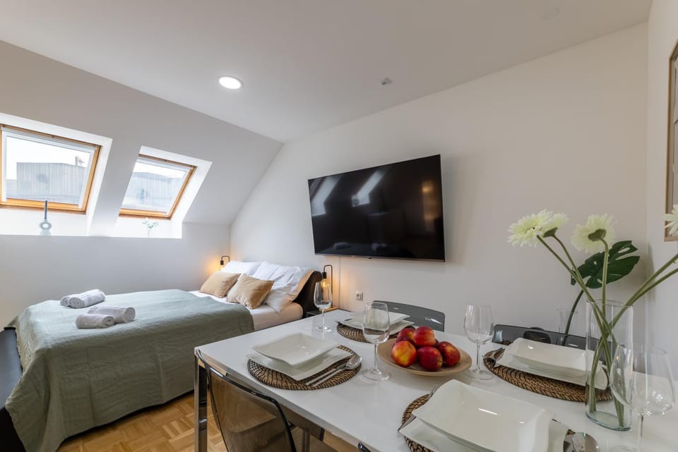 KIP Old Town Modern Studio with Parking & AC by EasyBNB Premium Apartment in Prague