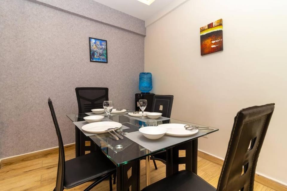 65-inch TV, Westlands Apt, Rooftop Pool, Gym, BBQ Apartment in Nairobi