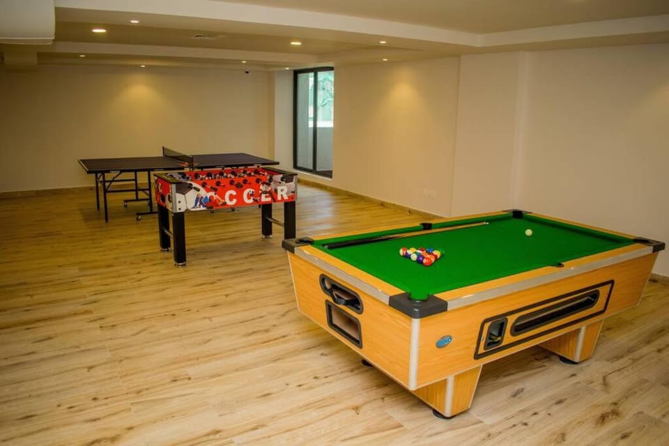 65-inch TV, Westlands Apt, Rooftop Pool, Gym, BBQ Apartment in Nairobi