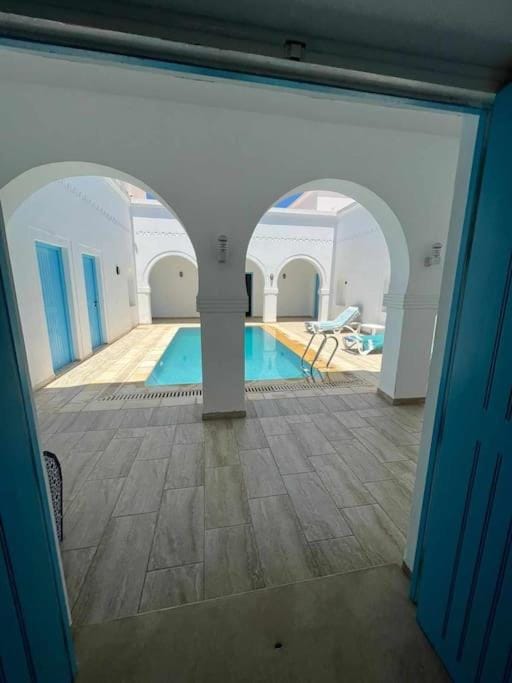 Pool view, Swimming pool, sunbed