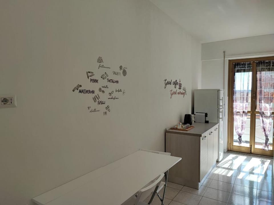 Photo of the whole room, Communal kitchen, kitchen, kitchen