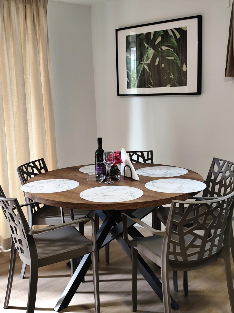 Living room, Seating area, Dining area