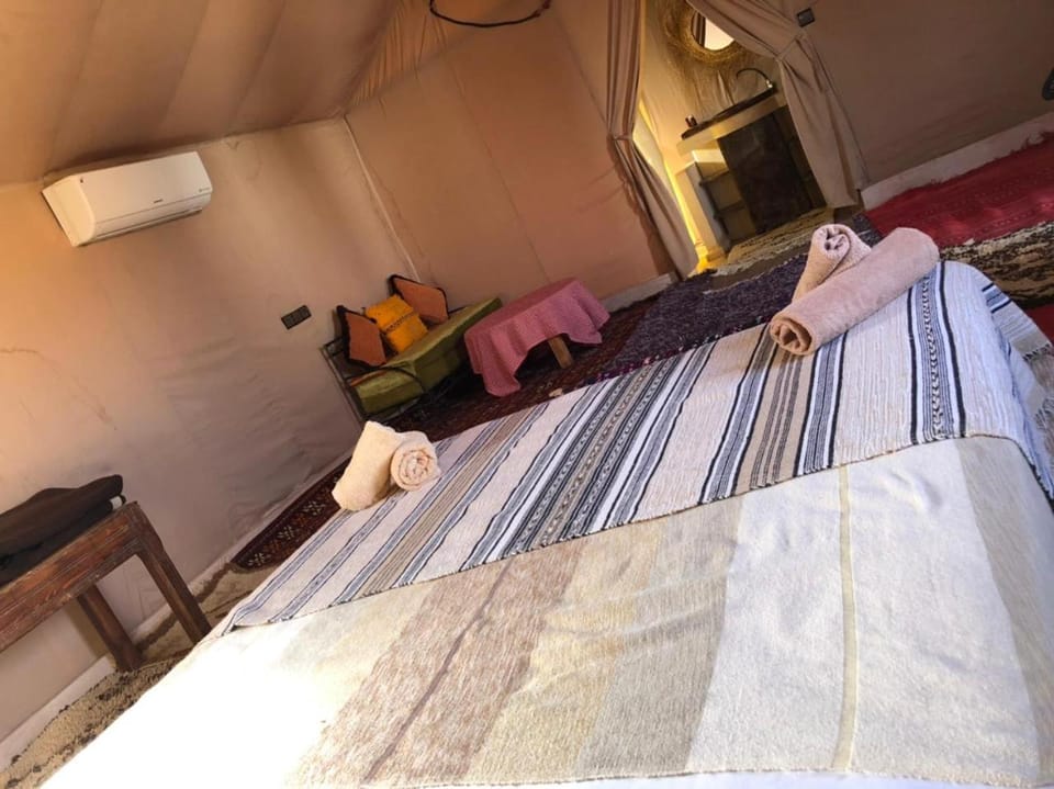 Bed, Bedroom, air conditioner