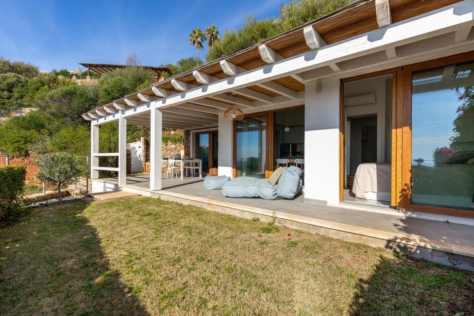 Property building, Patio, Spring, Day, Natural landscape, Garden, View (from property/room), Balcony/Terrace, Seating area, Garden view, sunbed