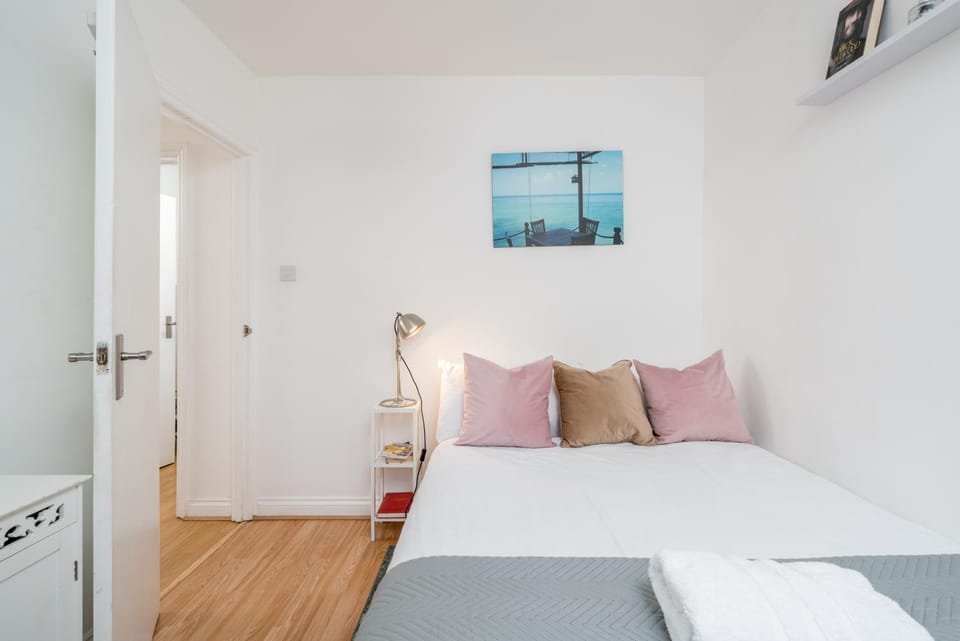 Madika Homes - Contractor Stays near Edgware Tube Station with Free Parking Apartment in Edgware