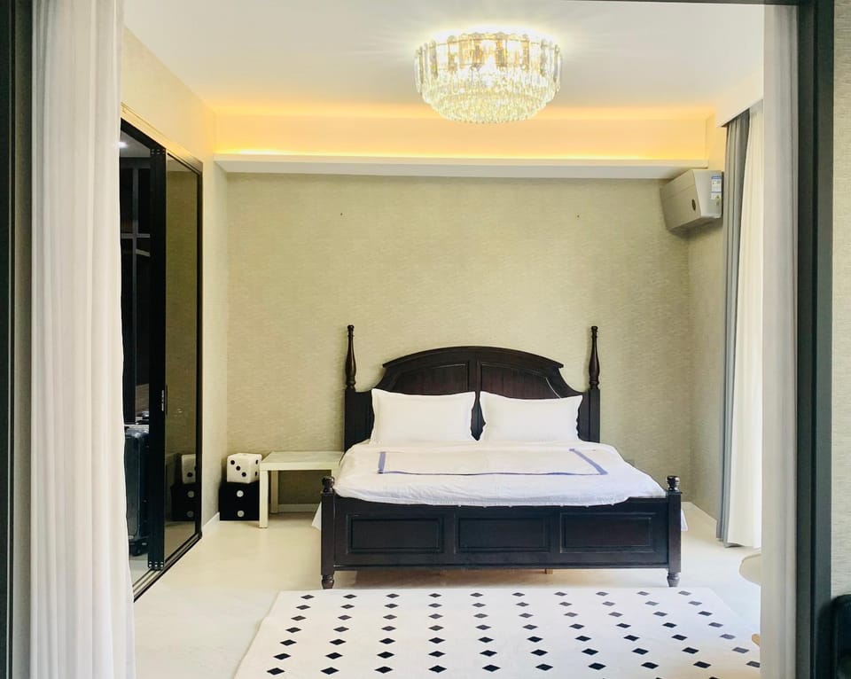 Bed, Photo of the whole room, Bedroom, air conditioner