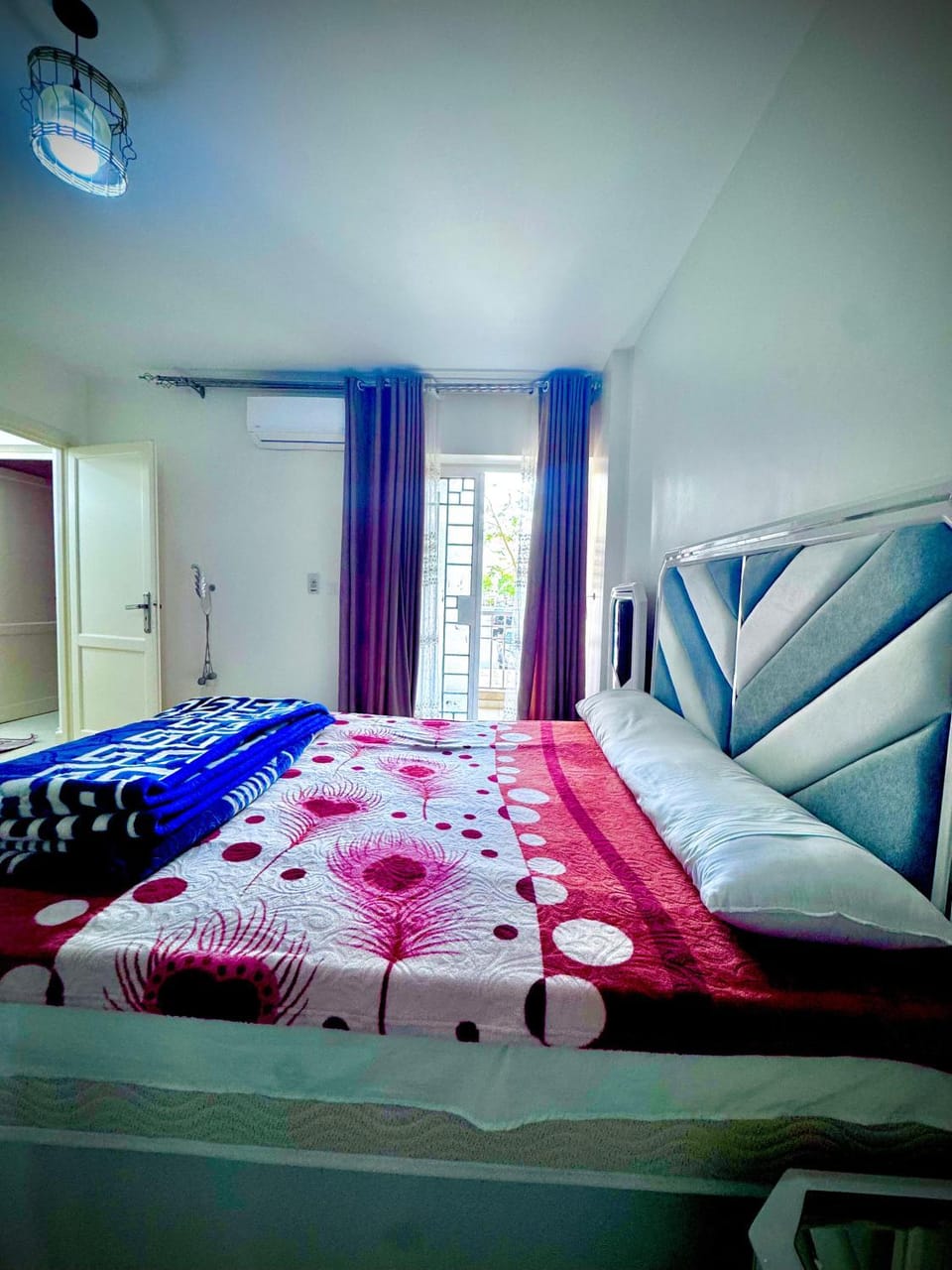 Bed, Photo of the whole room, Bedroom