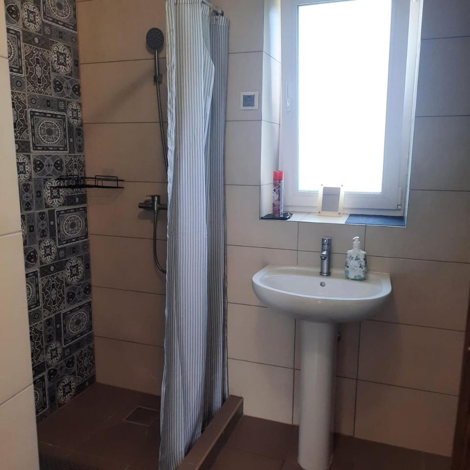 Shower, Bathroom, View (from property/room), Photo of the whole room