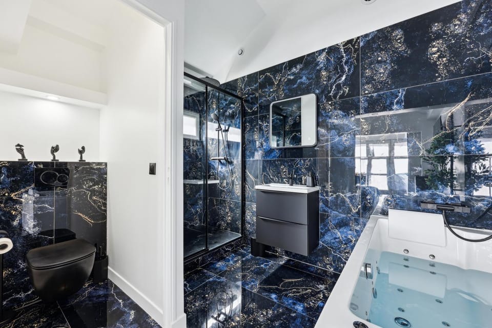 Shower, Toilet, Hot Tub