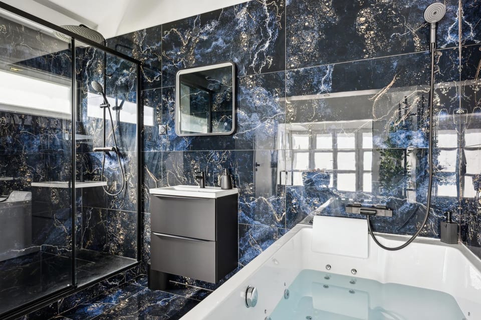 Shower, Hot Tub
