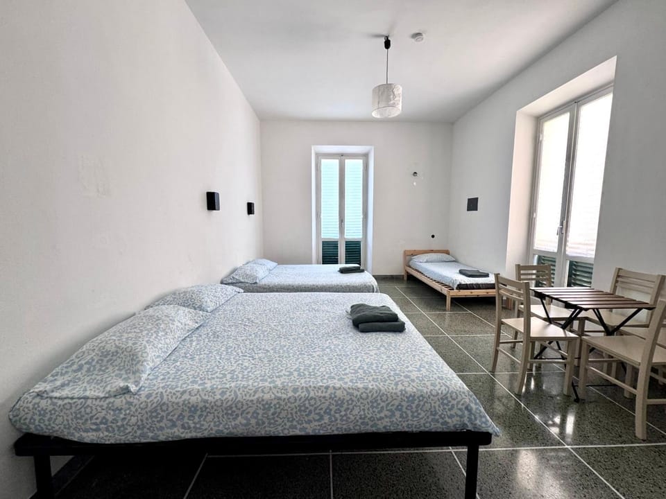 Affittacamere THE SHUTTLE - al porto - fortezza - vicino Prefettura Bed and Breakfast in Livorno