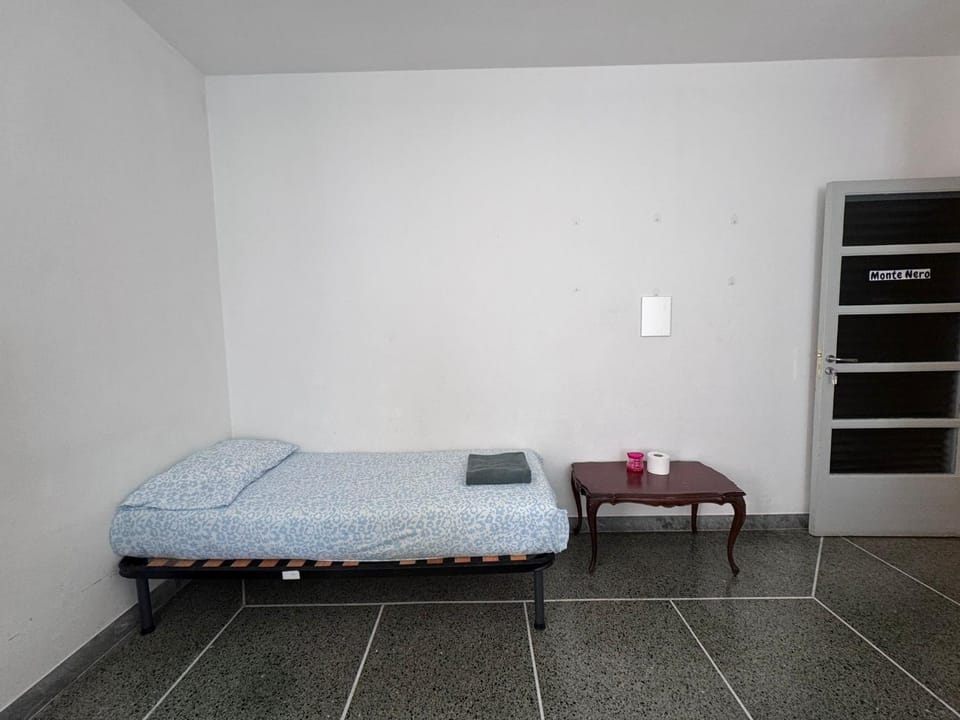 Affittacamere THE SHUTTLE - al porto - fortezza - vicino Prefettura Bed and Breakfast in Livorno