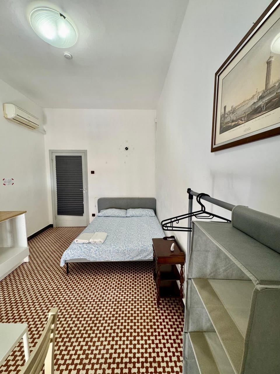 Bed, Photo of the whole room, Seating area, Bedroom, air conditioner