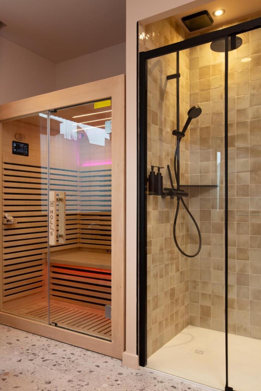 Shower, Sauna