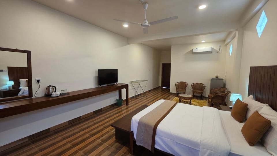 Photo of the whole room, air conditioner
