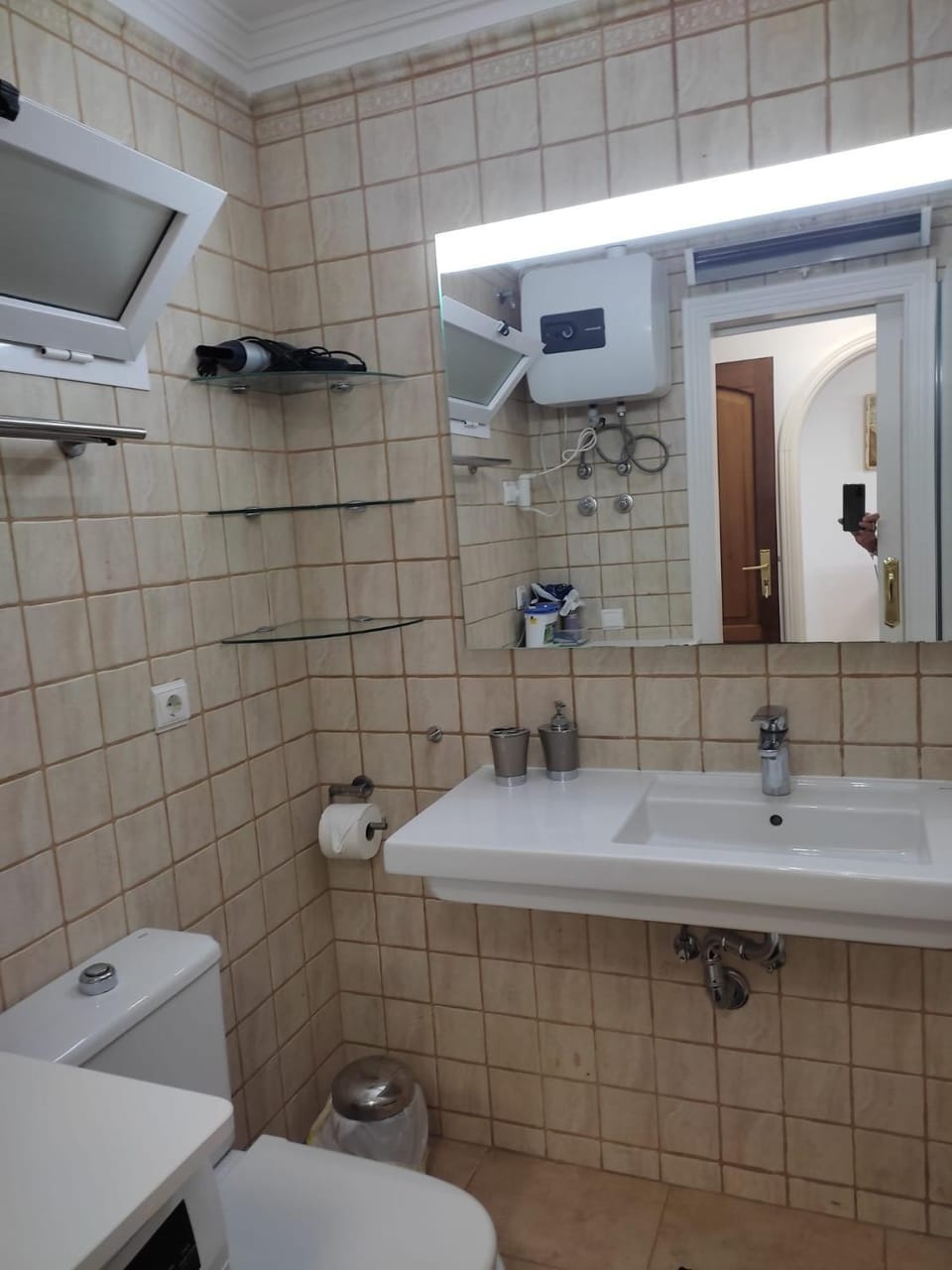 Day, Bathroom, Decorative detail