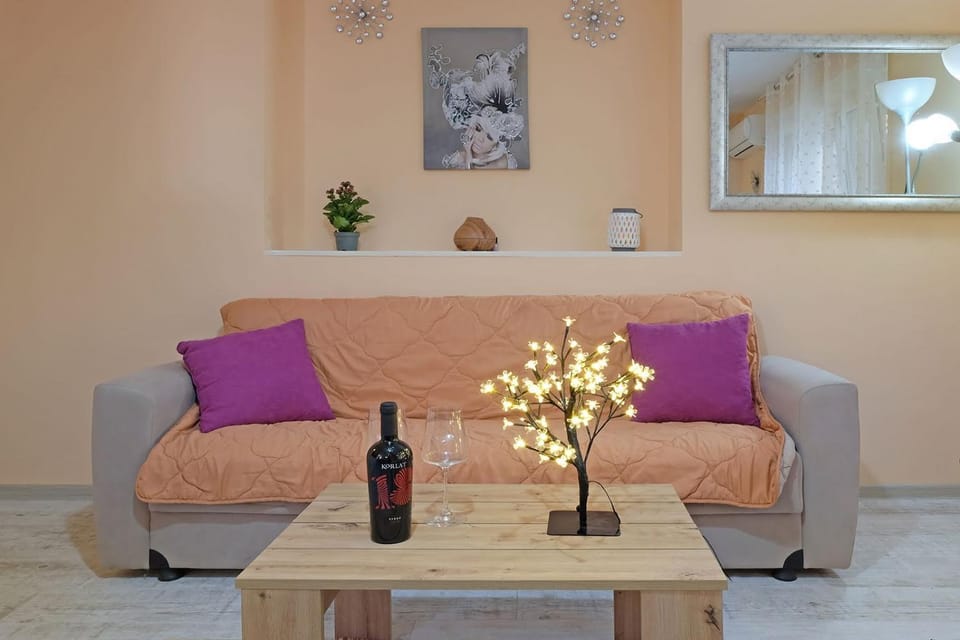 Day, Living room, Decorative detail, Seating area, Time of day