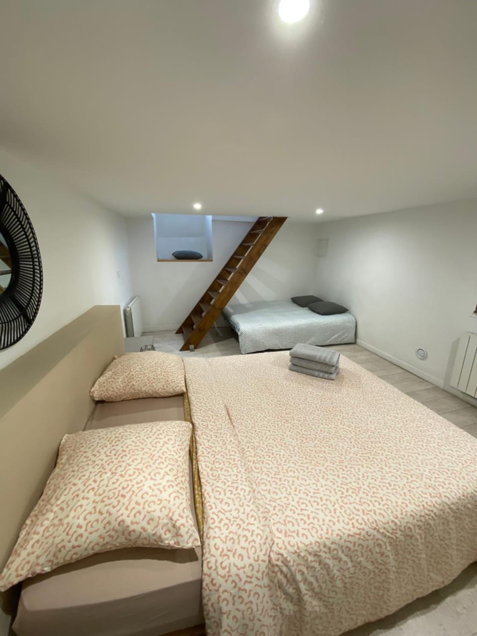 Bed, Photo of the whole room