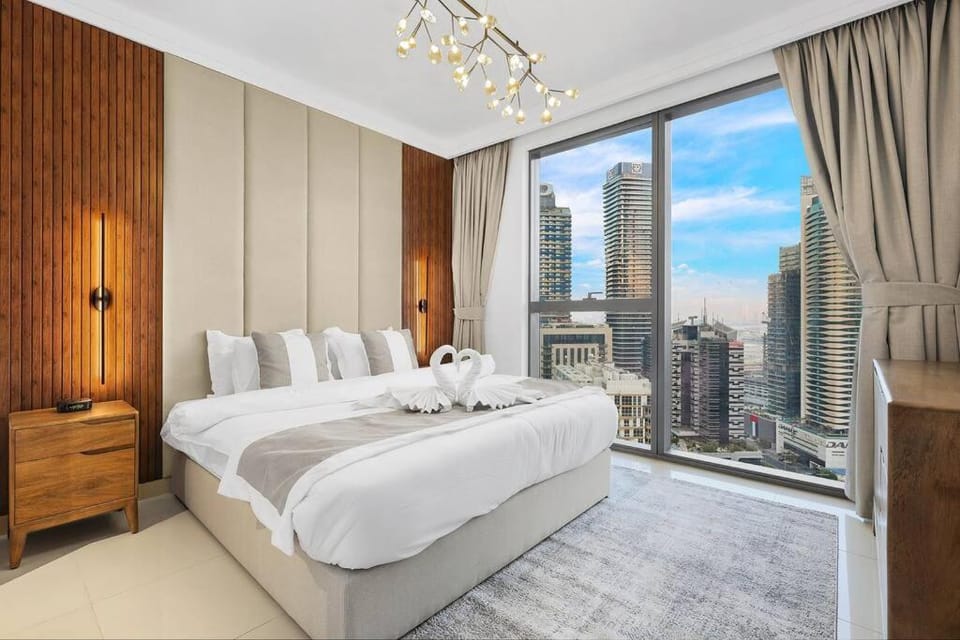 Skyline Views 2BR Near Burj Khalifa & Dubai Mall with Pool Access Apartment in Dubai
