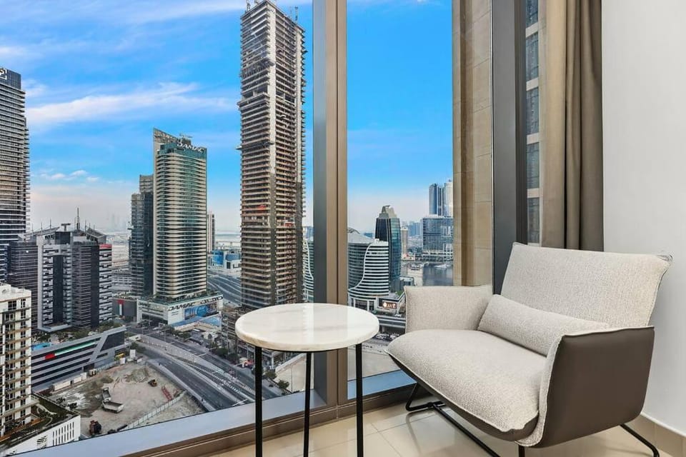 Skyline Views 2BR Near Burj Khalifa & Dubai Mall with Pool Access Apartment in Dubai