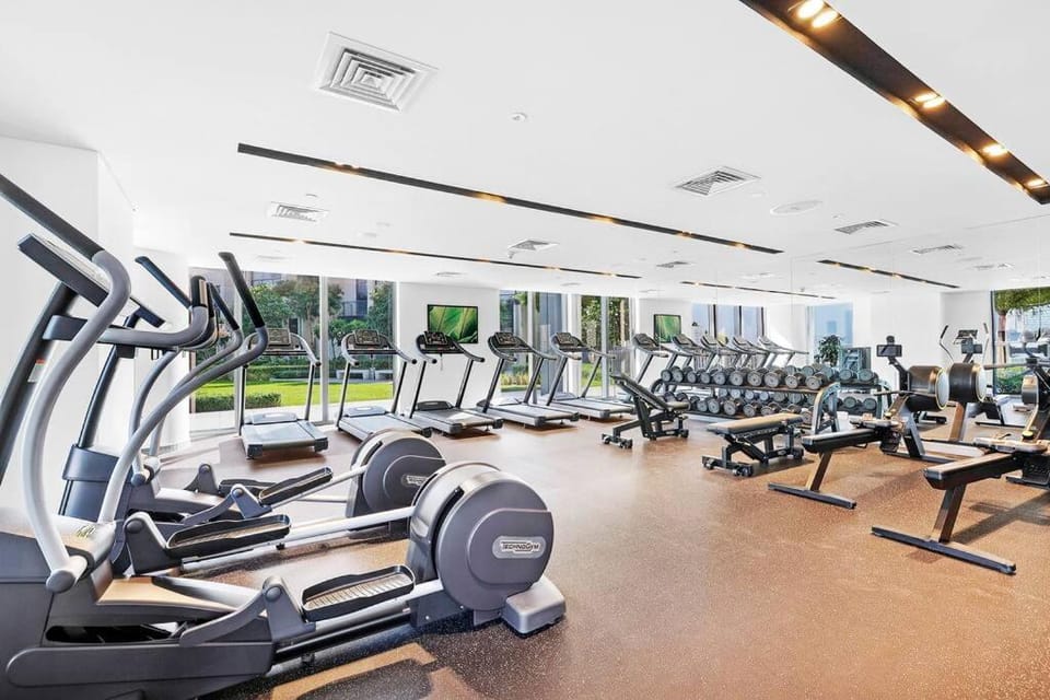 Skyline Views 2BR Near Burj Khalifa & Dubai Mall with Pool Access Apartment in Dubai