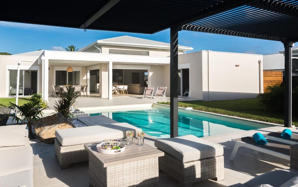 Patio, Balcony/Terrace, Living room, Pool view, Swimming pool, sunbed