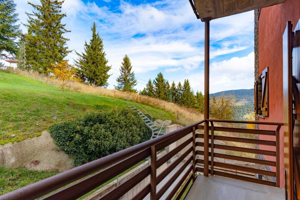Balcony/Terrace, Mountain view