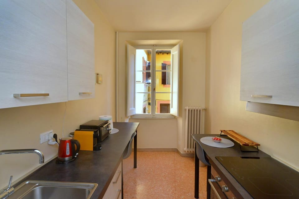 Coffee/tea facilities, Kitchen or kitchenette, heating, microwave, oven, stove