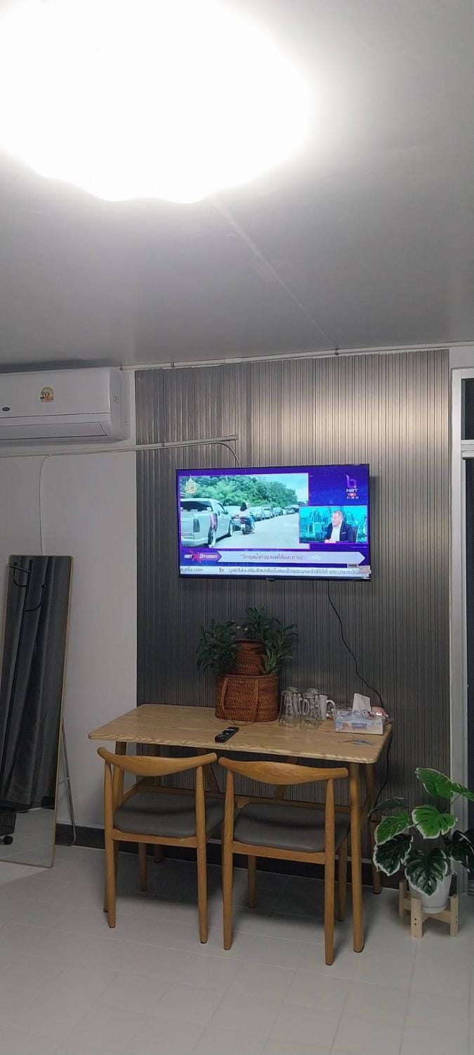 Popular Muang Thong Thani Condo, Building T9, Floor 8, Room 13 Apartment in Bangkok