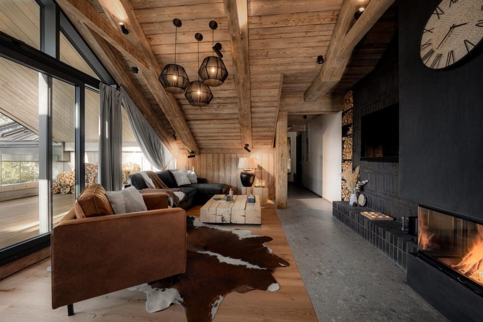Communal lounge/ TV room, TV and multimedia, Living room, Seating area, fireplace